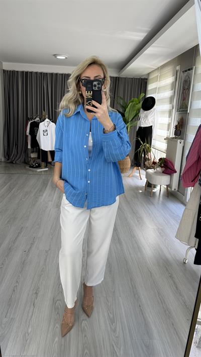 KENDİNDEN ÇİZGİLİ MAVİ GÖMLEK