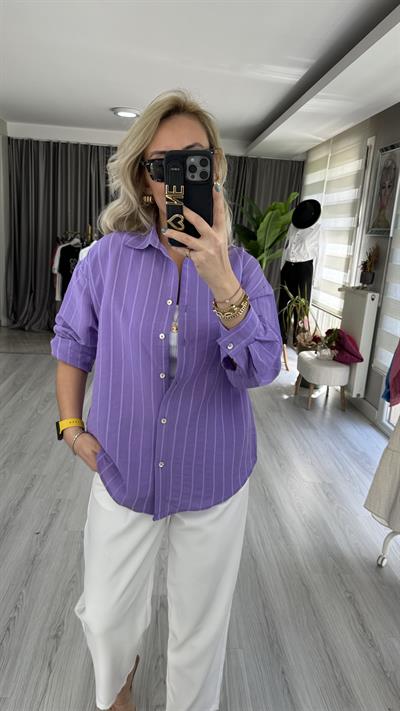 KENDİNDEN ÇİZGİLİ MOR GÖMLEK