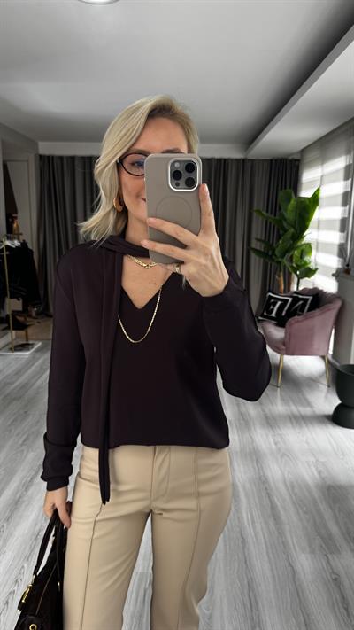 Kendinden Fularlı V Yaka Acı Kahve Triko