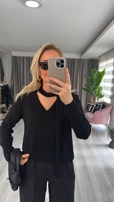 Kendinden Fularlı V Yaka Siyah Triko