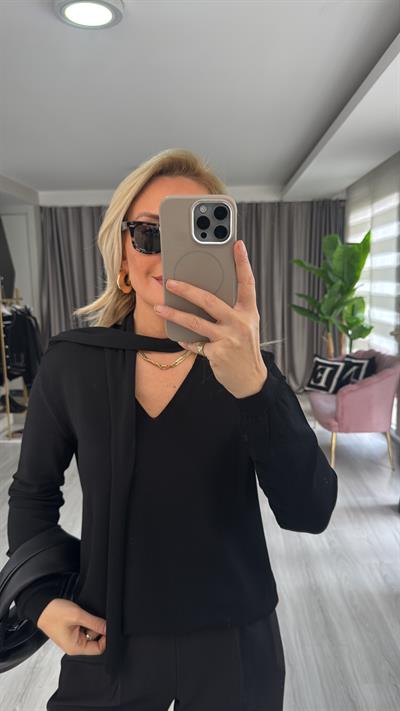 Kendinden Fularlı V Yaka Siyah Triko