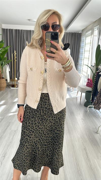 KENDİNDEN SAÇ ÖRGÜLÜ DÜĞMELİ VANİLYA HIRKA