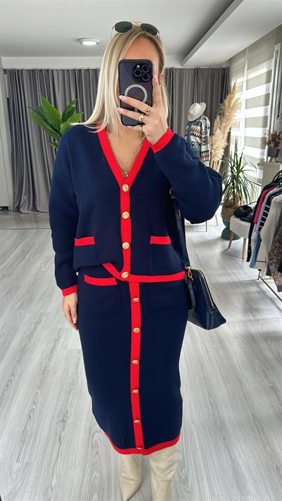 KIRMIZI ŞERİT DETAYLI, GOLD DÜĞMELİ UZUN ETEKLİ LACİVERT TAKIM