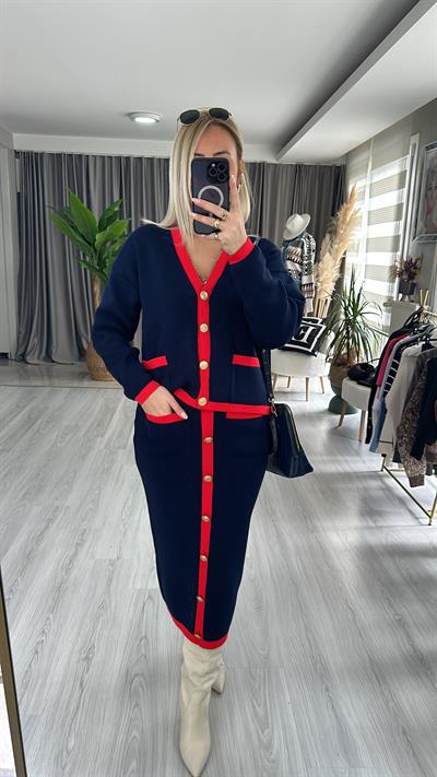 KIRMIZI ŞERİT DETAYLI, GOLD DÜĞMELİ UZUN ETEKLİ LACİVERT TAKIM