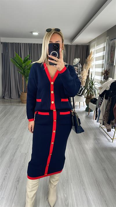 KIRMIZI ŞERİT DETAYLI, GOLD DÜĞMELİ UZUN ETEKLİ LACİVERT TAKIM