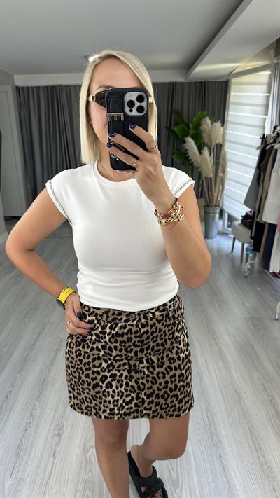 Kol Ucu Parlak Taşlı Ekru Tişört 