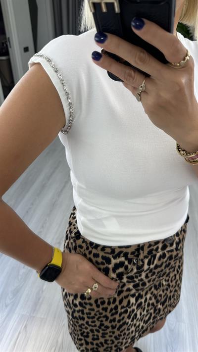 Kol Ucu Parlak Taşlı Ekru Tişört 