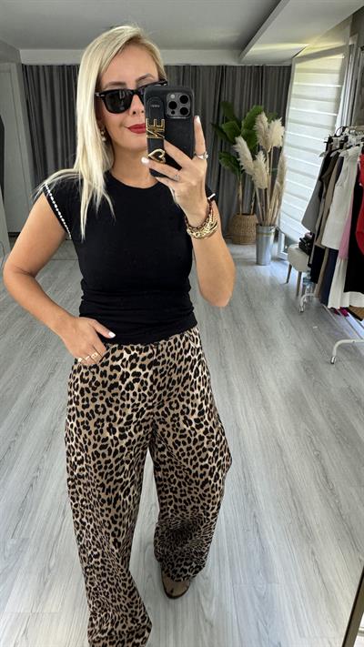 Kol Ucu Parlak Taşlı Siyah Tişört 