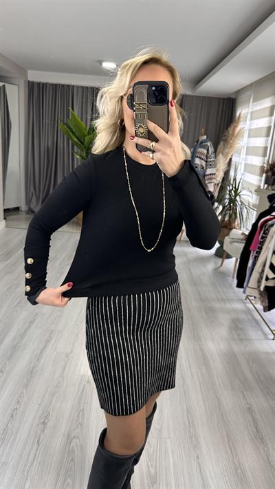 KOLU GOLD DÜĞME DETAYLI SİYAH BLUZ