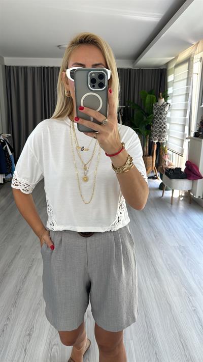 KOLU VE ETEK KENARI DANTEL DETAYLI EKRU TİŞÖRT