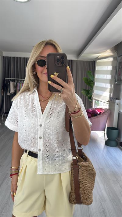 Komple Fisto Detaylı Beyaz Gömlek