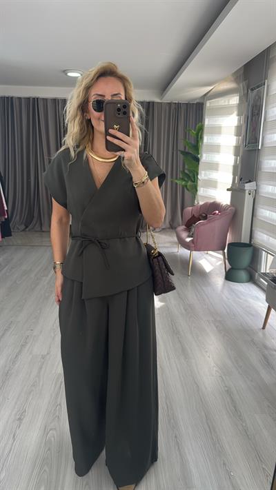 Kruvaze Önü Bağlamalı Premium Haki Takım