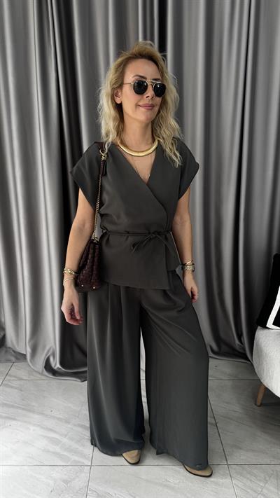 Kruvaze Önü Bağlamalı Premium Haki Takım