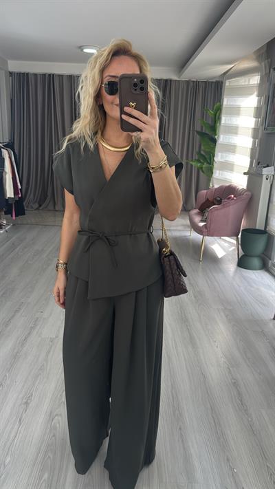 Kruvaze Önü Bağlamalı Premium Haki Takım