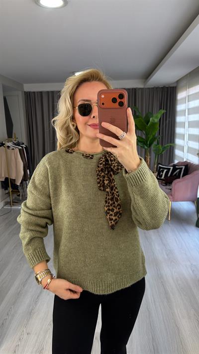 Leopar Desen Fularlı Açık Yeşil Triko