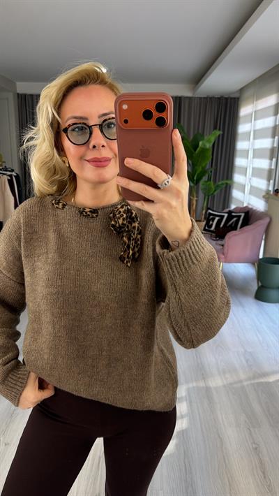Leopar Desen Fularlı Koyu Vizon Triko