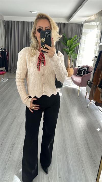 Leopar Fular Detaylı Taş Rengi Hırka