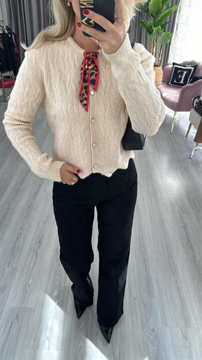 Leopar Fular Detaylı Taş Rengi Hırka