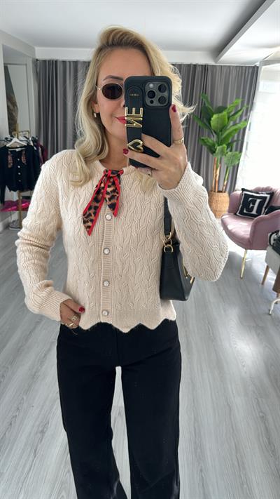 Leopar Fular Detaylı Taş Rengi Hırka