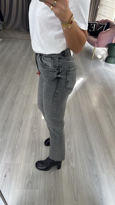 Likralı Kesik Paça Gri Boyfit Jean