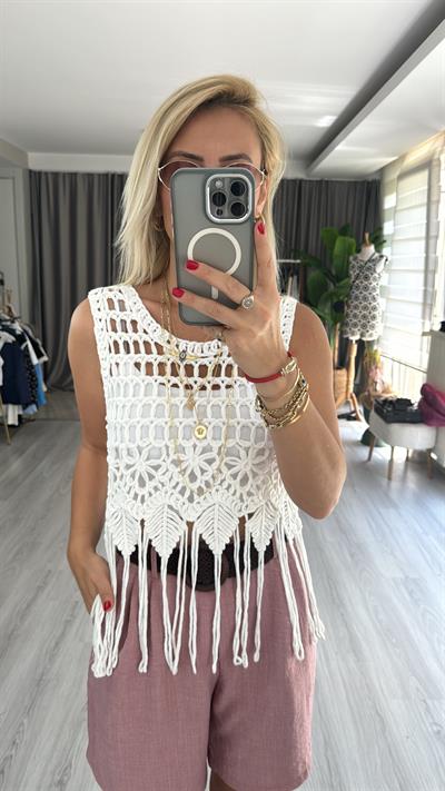 MAKROME DETAYLI PÜSKÜLLÜ BEYAZ BLUZ