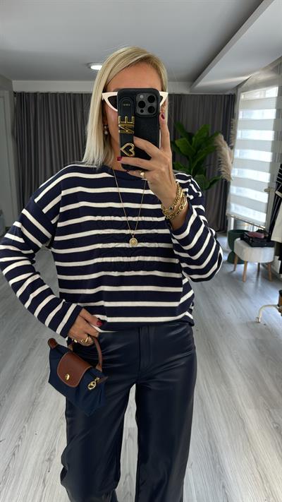 Marka Model, Lacivert Beyaz Çizgili Triko
