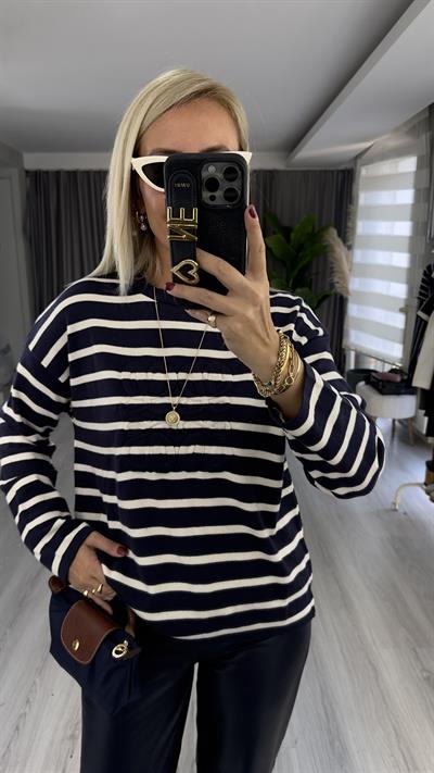 Marka Model, Lacivert Beyaz Çizgili Triko