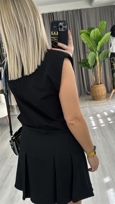 MARKA MODEL ÖNÜ TAŞLI VATKALI SİYAH BLUZ