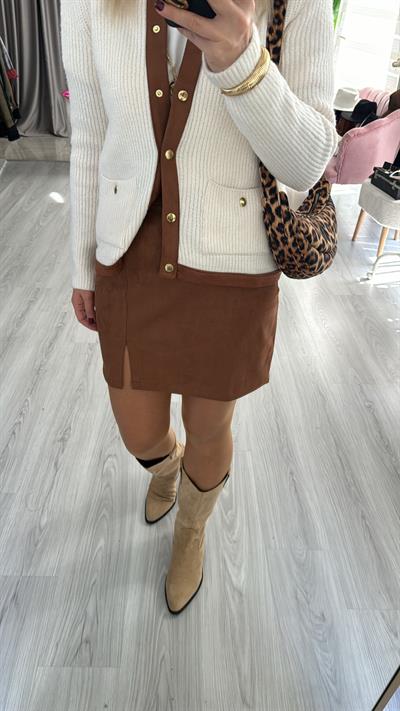 Minik Yırtmaç Detaylı Taba Süet Etek