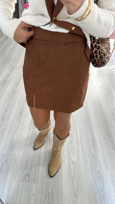 Minik Yırtmaç Detaylı Taba Süet Etek