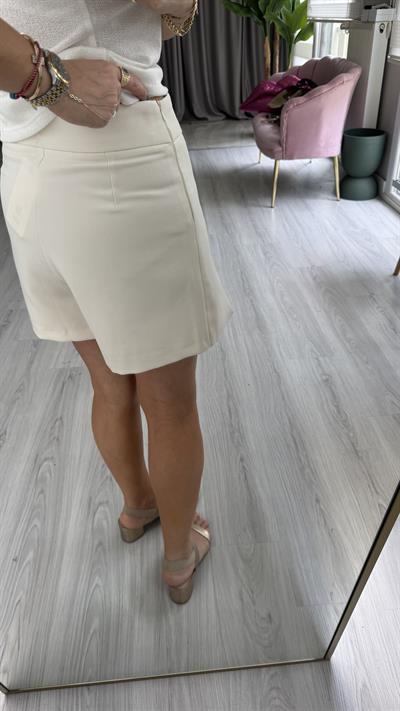 Minik Yırtmaçlı Ekru Şort Etek