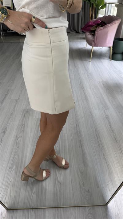 Minik Yırtmaçlı Ekru Şort Etek