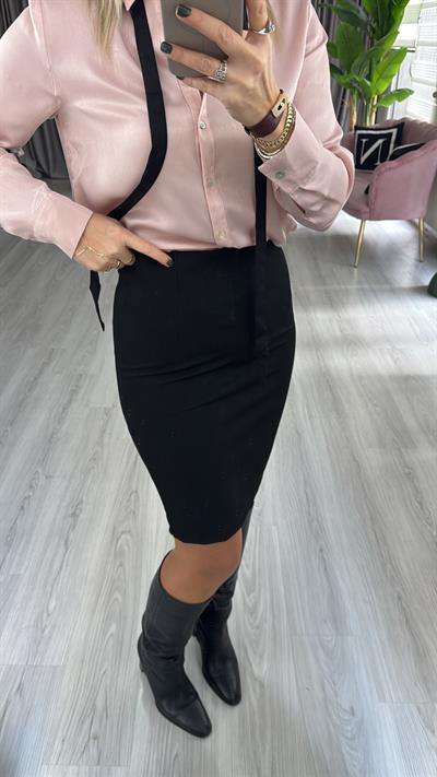 Minik Yırtmaçlı Likralı Siyah Etek