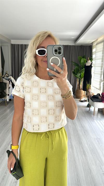 NAKIŞ İŞLEMELİ EKRU BLUZ