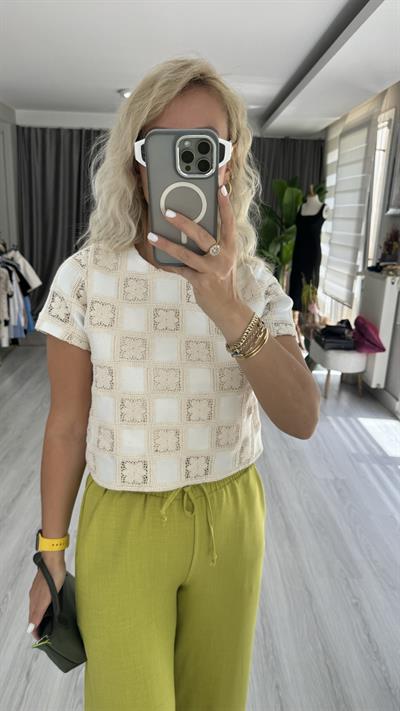 NAKIŞ İŞLEMELİ EKRU BLUZ