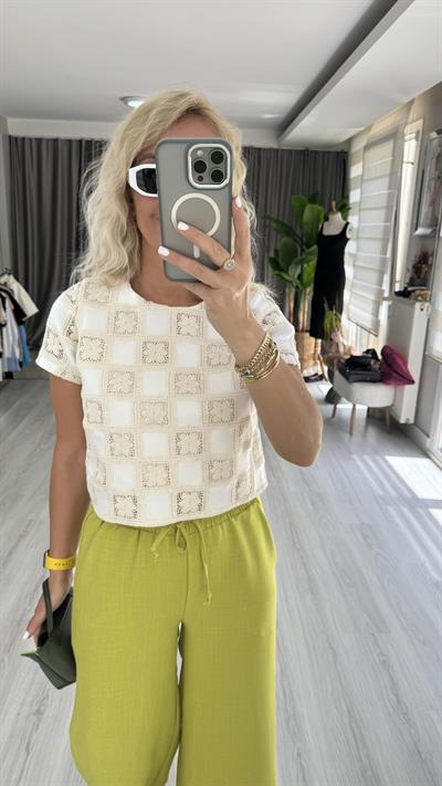 NAKIŞ İŞLEMELİ EKRU BLUZ