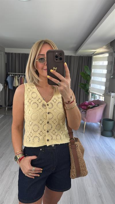 Nakış İşlemeli Sarı Yelek