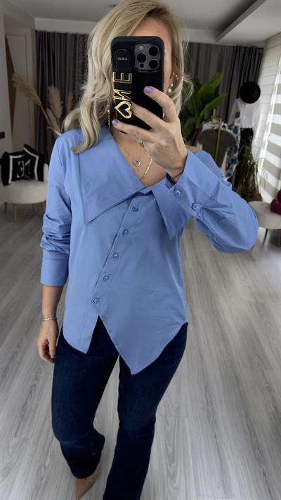 OMUZ DEKOLTELİ MAVİ TASARIM GÖMLEK