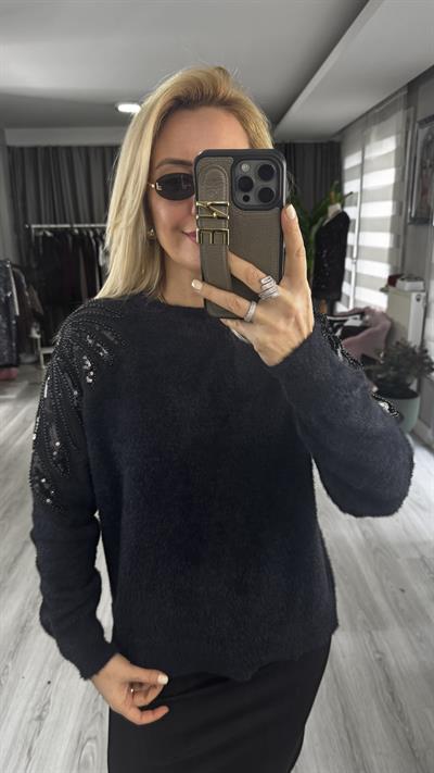 Omzu Payet İşlemeli Siyah Angora Triko Kazak