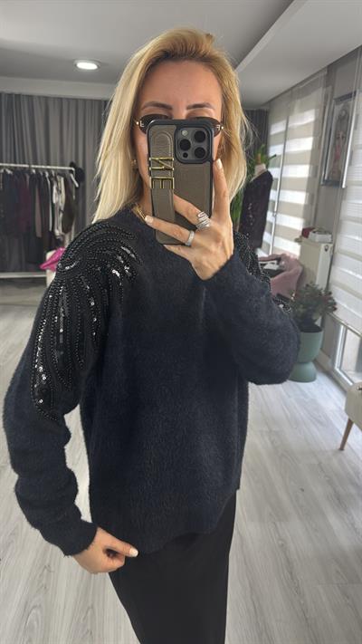 Omzu Payet İşlemeli Siyah Angora Triko Kazak