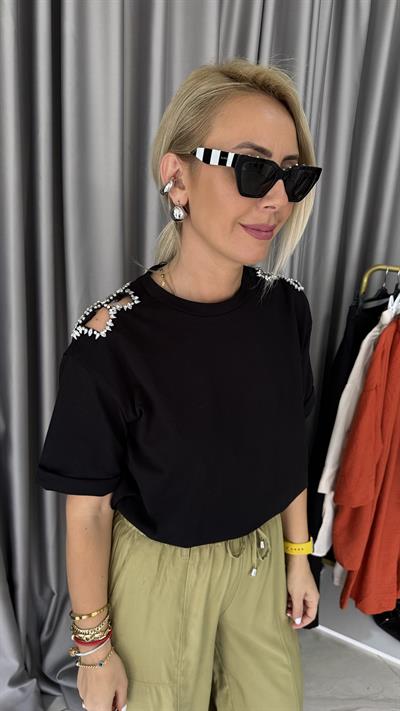 OMZU TAŞ İŞLEMELİ SİYAH BLUZ