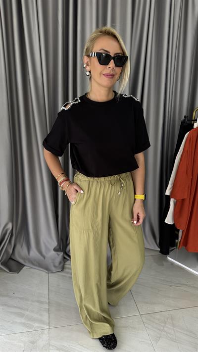 OMZU TAŞ İŞLEMELİ SİYAH BLUZ