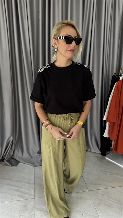 OMZU TAŞ İŞLEMELİ SİYAH BLUZ