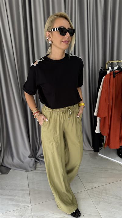 OMZU TAŞ İŞLEMELİ SİYAH BLUZ