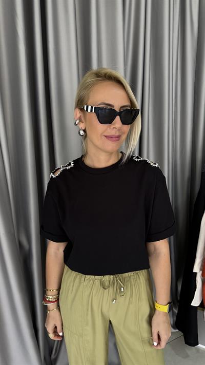 OMZU TAŞ İŞLEMELİ SİYAH BLUZ