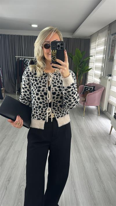 Önden Bağlamalı Leopar Desen Triko