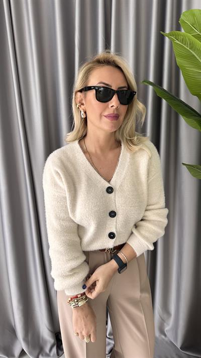 ÖNDEN DÜĞMELİ SİMLİ EKRU TRİKO HIRKA