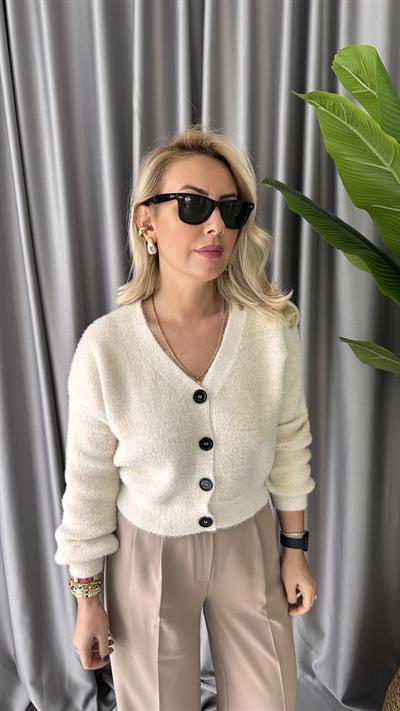 ÖNDEN DÜĞMELİ SİMLİ EKRU TRİKO HIRKA