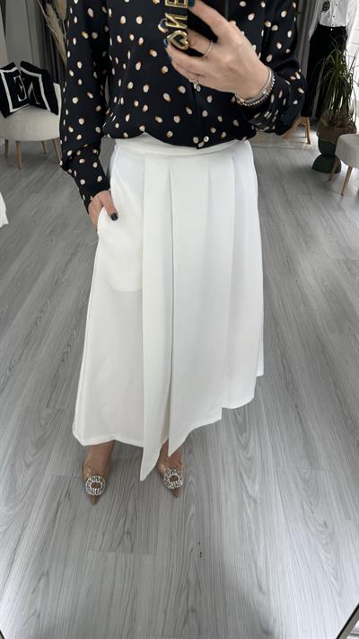 ÖNDEN PİLELİ MİDİ BOY KLOŞ BEYAZ ETEK