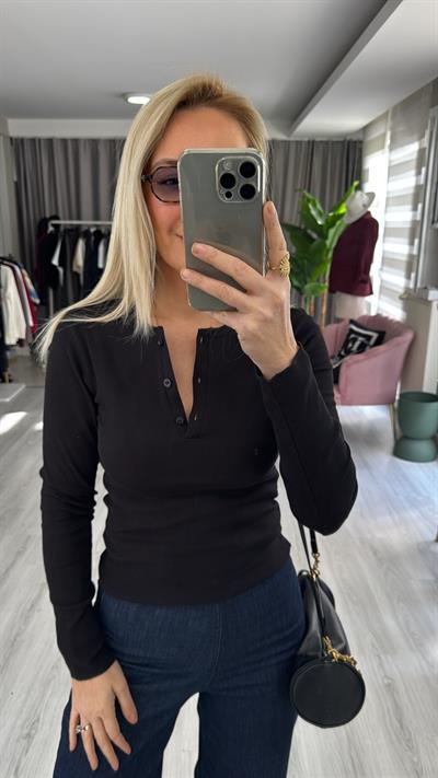 Önü Düğmeli Kaşkorse Siyah Bluz